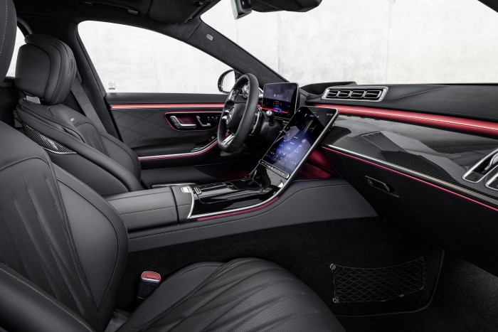 Luxussportautót mutatott be a Mercedes 14