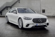 Luxussportautót mutatott be a Mercedes 57