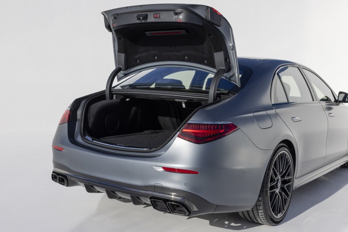 Luxussportautót mutatott be a Mercedes 18