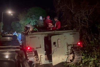 Tankkal bénították meg a falut az ittas Mikulások