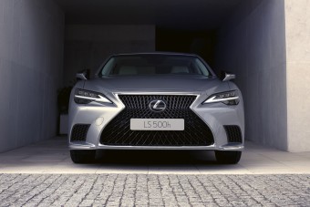 Okosabb lesz a Lexus zászlóshajója