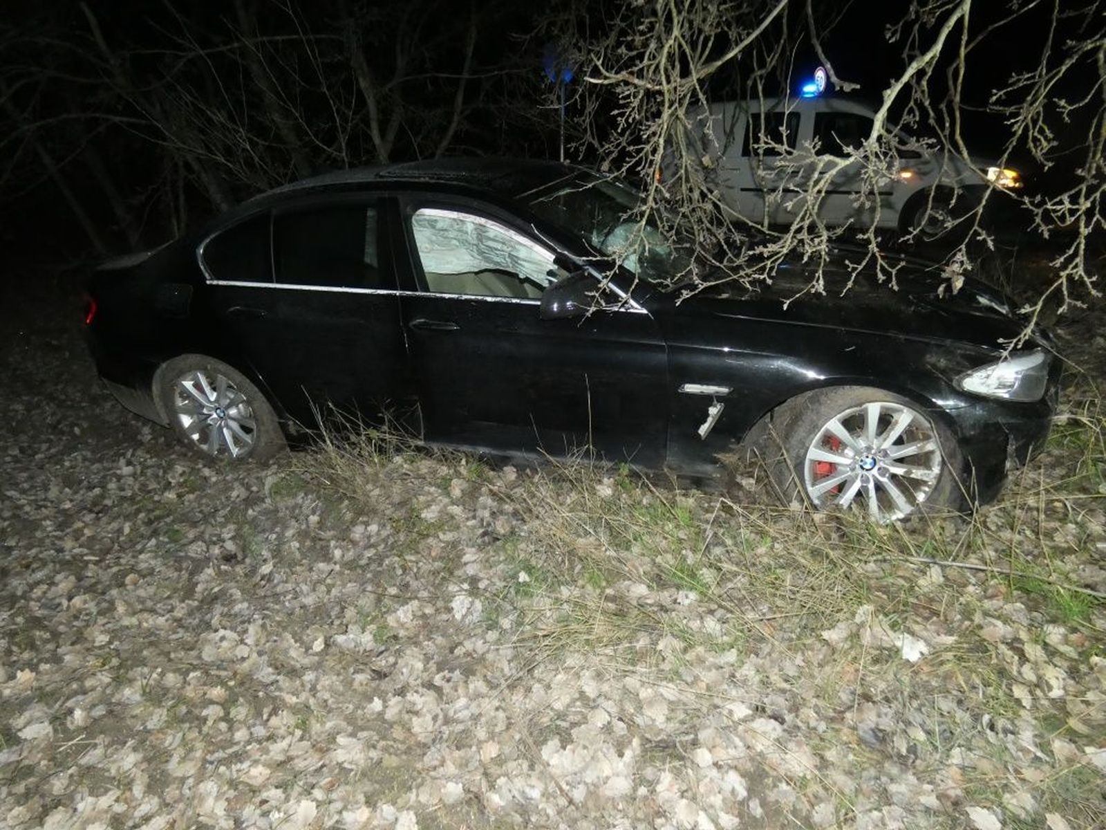 Játszi könnyedséggel kötötte el a BMW-t egy udvarról, de még könnyebben össze is törte 1 | Vezess Játszi könnyedséggel kötötte el a BMW-t egy udvarról, de még könnyebben össze is törte 1