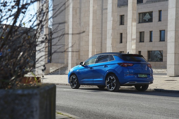 Húszmilliós hibrid az alsó polcról – Opel Grandland 14 | Vezess Húszmilliós hibrid az alsó polcról – Opel Grandland 14