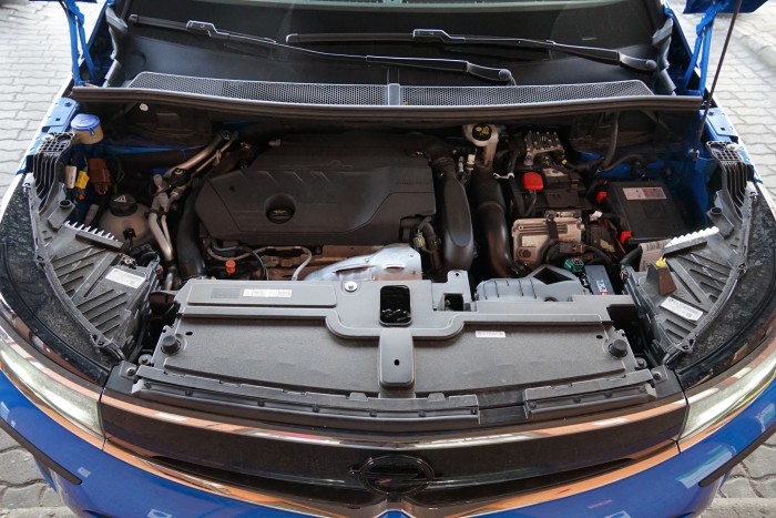 Húszmilliós hibrid az alsó polcról – Opel Grandland 10 | Vezess Húszmilliós hibrid az alsó polcról – Opel Grandland 10