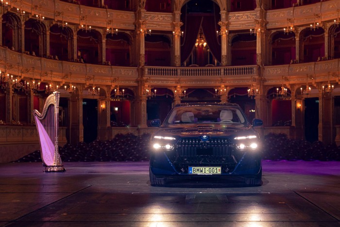 Lenyomja a Mercit és lekerül a tiltólistákról a BMW? 8