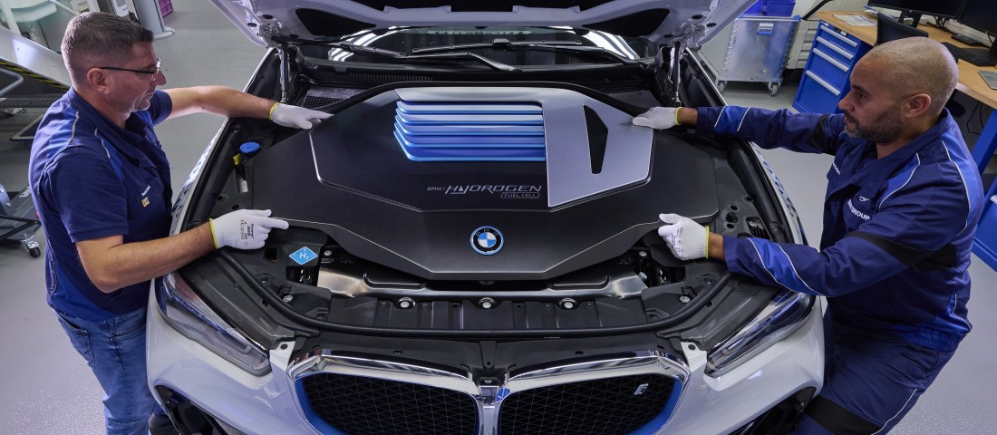 Gyártásba veszi üzemanyagcellás járművét a BMW