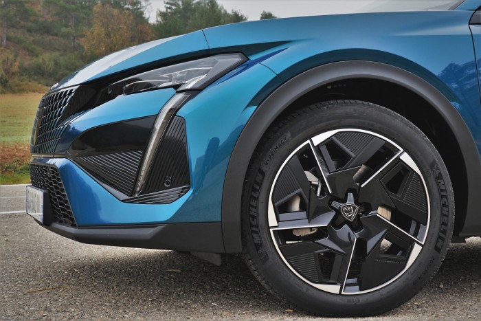 Ebbe a Peugeot-ba könnyen belezúghatsz 13 | Vezess Ebbe a Peugeot-ba könnyen belezúghatsz 13