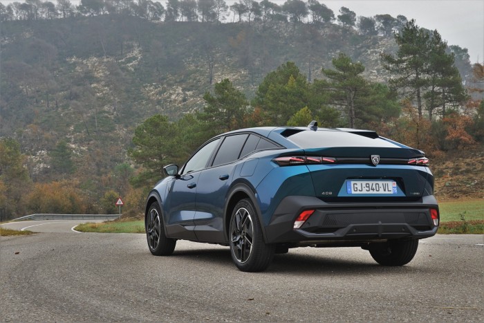 Ebbe a Peugeot-ba könnyen belezúghatsz 12 | Vezess Ebbe a Peugeot-ba könnyen belezúghatsz 12