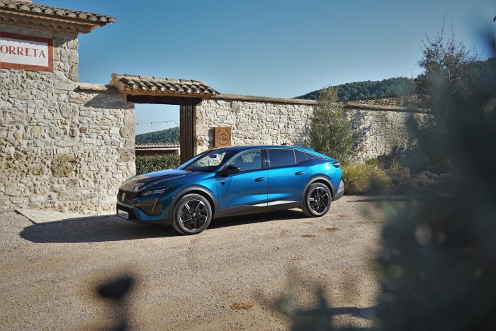 Ebbe a Peugeot-ba könnyen belezúghatsz 7 | Vezess Ebbe a Peugeot-ba könnyen belezúghatsz 7