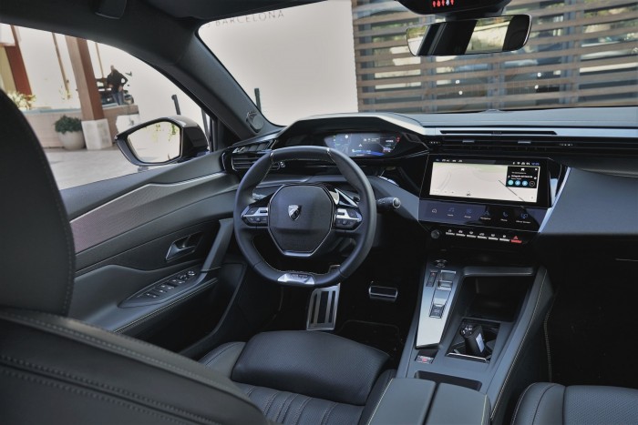 Magyar motorral is kapható a Peugeot különlegessége 8