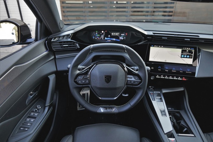 Ebbe a Peugeot-ba könnyen belezúghatsz 10 | Vezess Ebbe a Peugeot-ba könnyen belezúghatsz 10