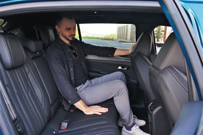 Ebbe a Peugeot-ba könnyen belezúghatsz 11 | Vezess Ebbe a Peugeot-ba könnyen belezúghatsz 11