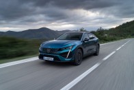 Ebbe a Peugeot-ba könnyen belezúghatsz 80