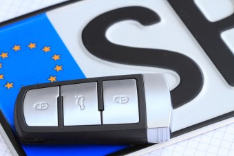 Így üzen a rendszámával egy profi