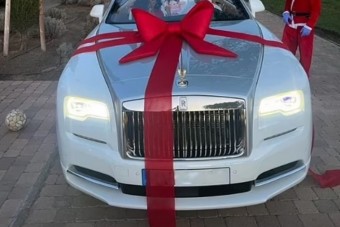 Méregdrága luxusautóval lepték meg Ronaldót