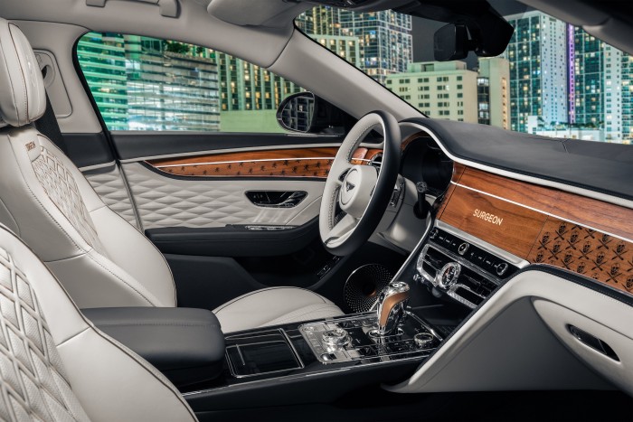 Cipő jár ajándékba ehhez a luxusautóhoz 6