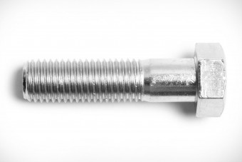 A James Bond-filmek világát idézi meg ez a kémcsavar