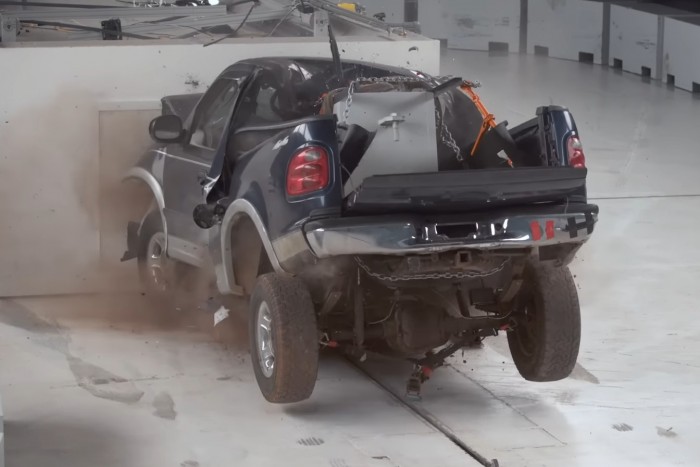 Látványos, ahogy a határaikat feszegetik a töréstesztelők