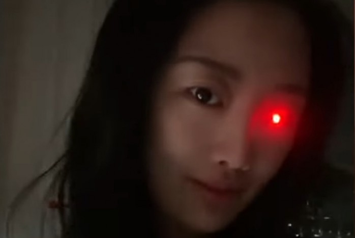 Terminátorszemet kapott az autóbalesetben megvakult nő