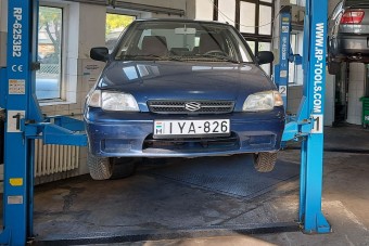 Mindent azért a régi Suzuki Swift sem bír ki