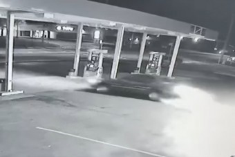 Füstölő kerekekkel akart beállni a kútra, pillanatok alatt bekövetkezett a legrosszabb