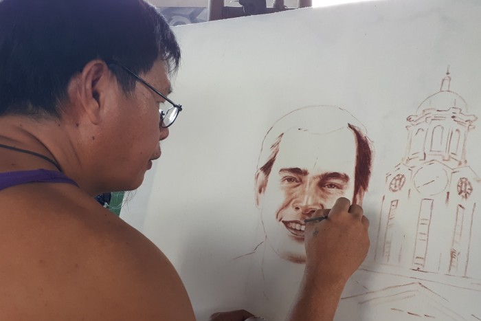 Saját vérével fest egy művész