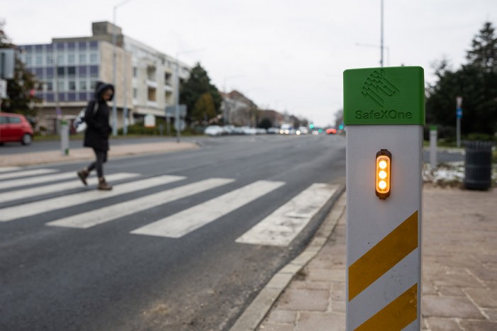 Magyar fejlesztésű okoszebrát adtak át Tatán