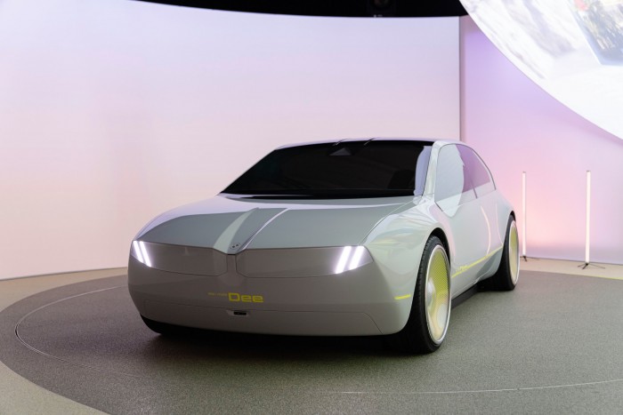 Beszól, pislog, nagyot vetít a legújabb BMW 19