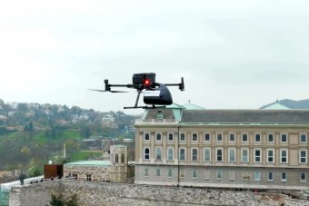 Magyarországon is kipróbálják a drónos házhoz szállítást