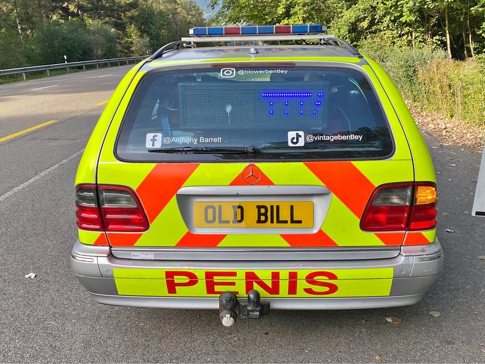 Nagyot néznek az emberek, amikor meglátják ezt a rendőrautót 2 | Vezess Nagyot néznek az emberek, amikor meglátják ezt a rendőrautót 2