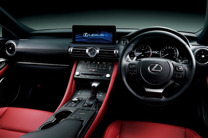 Váratlan csavarral tették könnyebbé a Lexus RC kupét 7