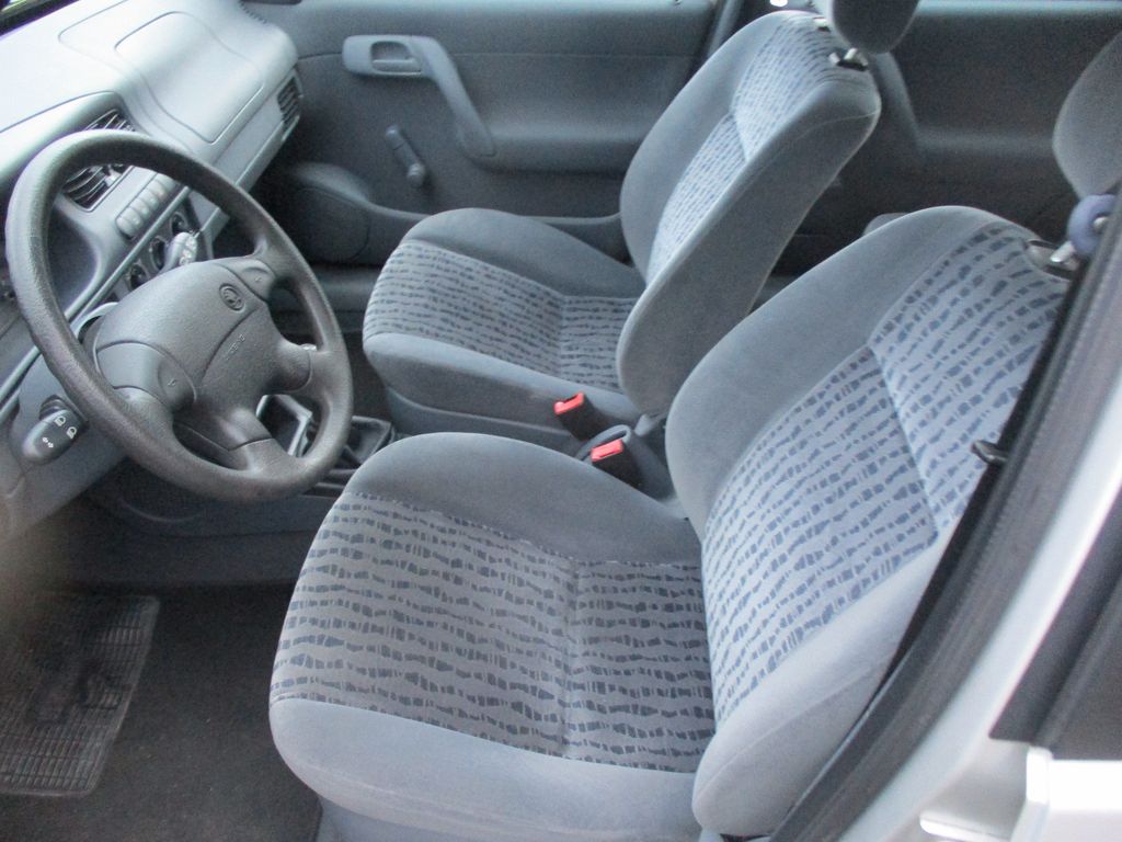 Megvennéd? – Fapados öreg tömegautó, de csodás állapotban egymillióért 3 | Vezess Megvennéd? – Fapados öreg tömegautó, de csodás állapotban egymillióért 3