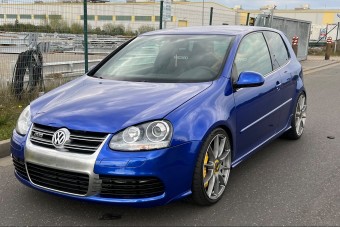 Aki meglátja ennek a Golfnak a motorját, az már nem áll ki ellene gyorsulni