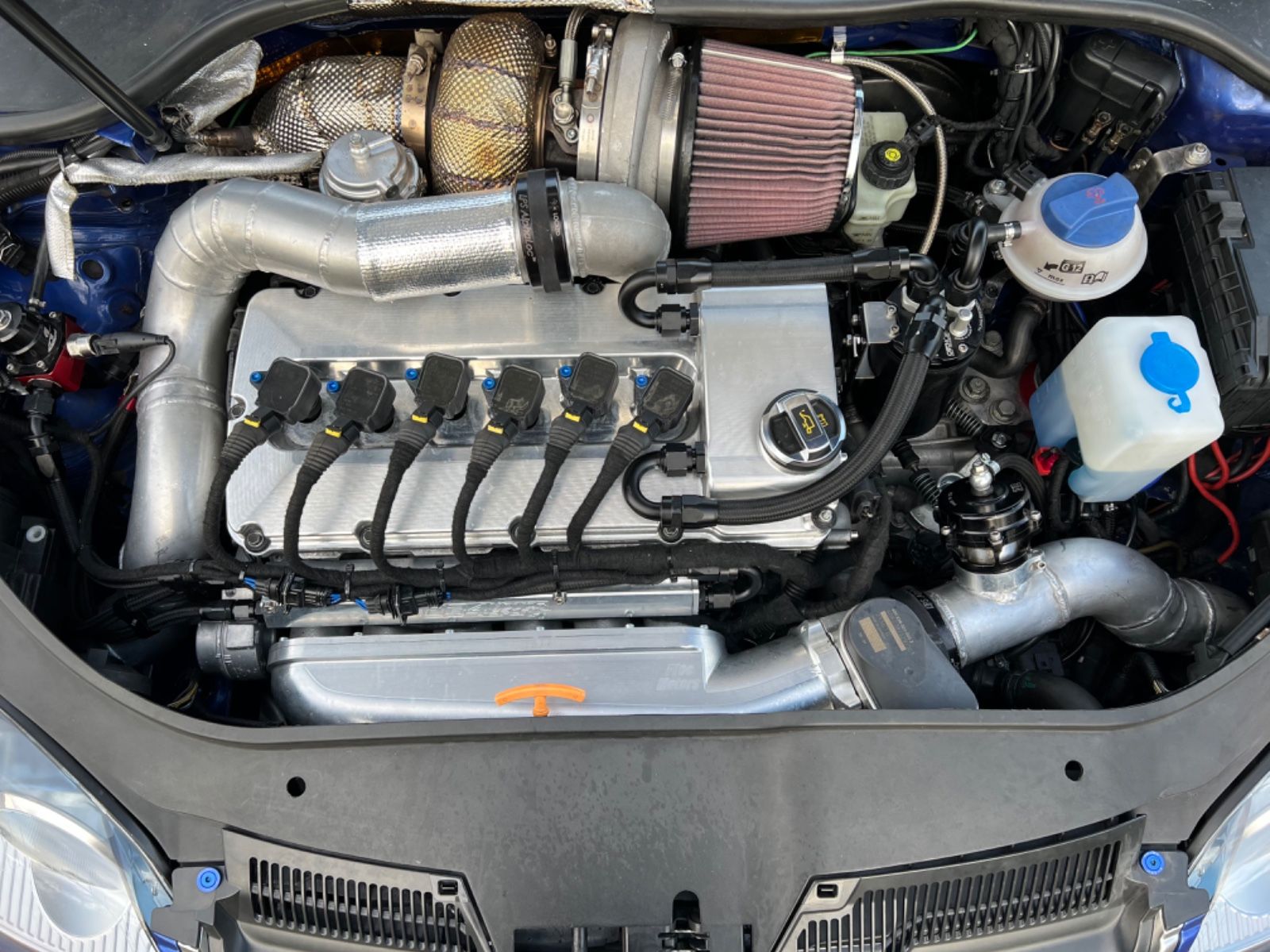 Aki meglátja ennek a Golfnak a motorját, az már nem áll ki ellene gyorsulni 3