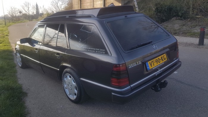 Kibelezett hulla volt, de feltámadt a milliós futású öreg Mercedes 5