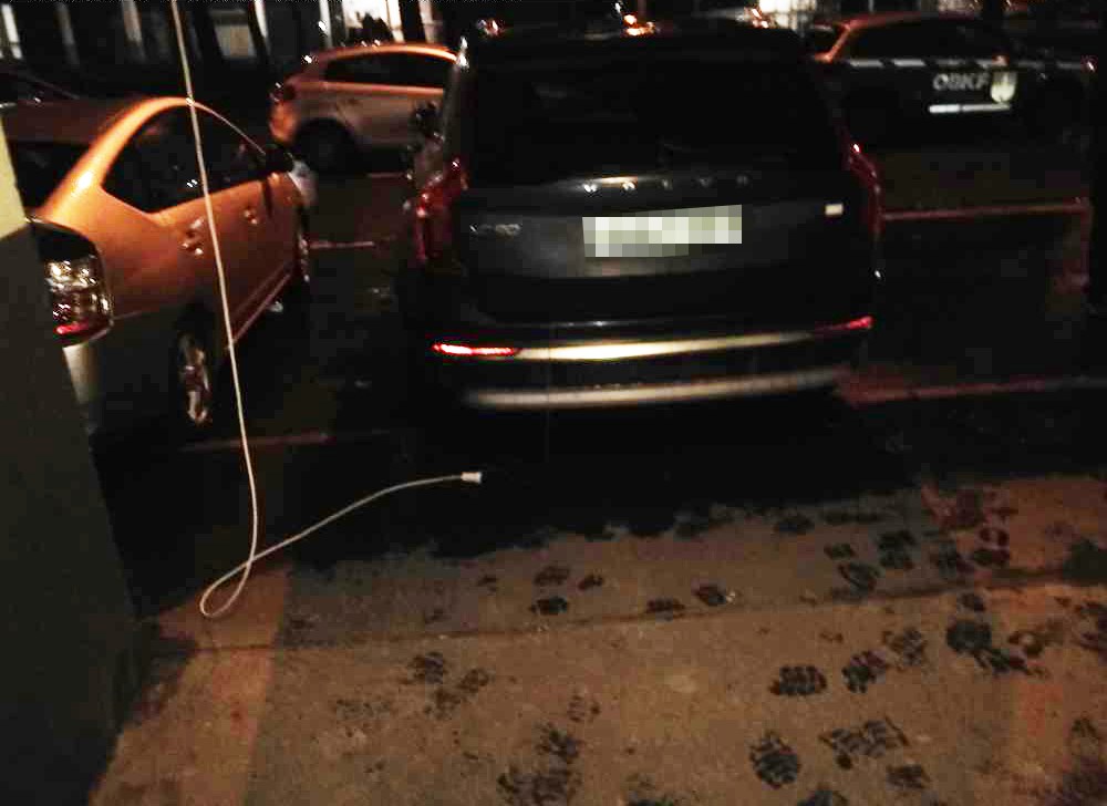 Békásmegyeren úgy töltöttek villanyautót az esőben, hogy a közteresek is csak pislogtak 1