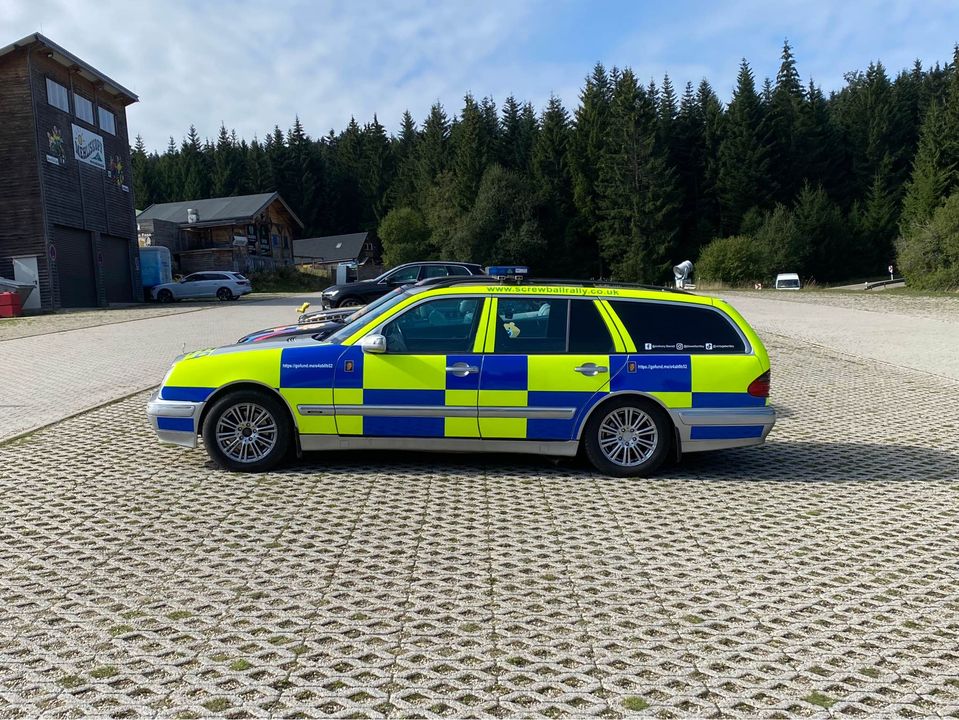 Nagyot néznek az emberek, amikor meglátják ezt a rendőrautót 4