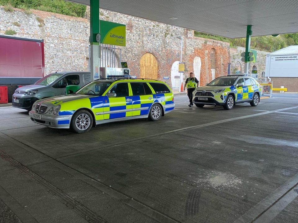 Nagyot néznek az emberek, amikor meglátják ezt a rendőrautót 8 | Vezess Nagyot néznek az emberek, amikor meglátják ezt a rendőrautót 8