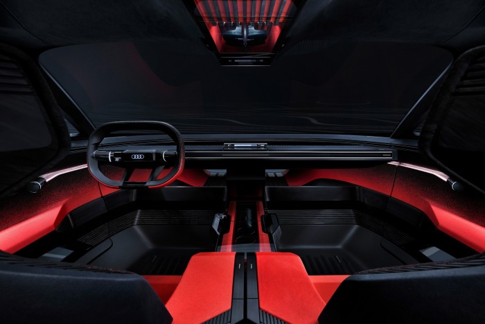 Platós luxuskupé, aminek átlátsz az orrán 13