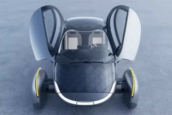 Formája miatt rendkívüli ez a napelemes autó
