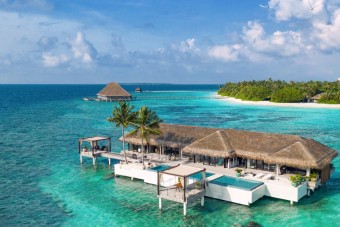 Valódi pezsgőben fürdetnek a Maldív-szigetek egyik luxushoteljében