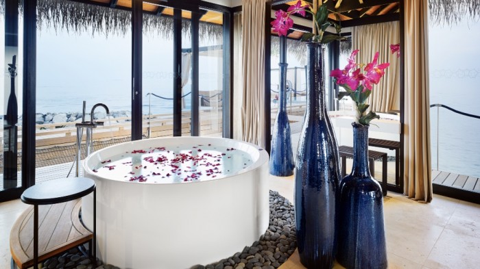 Valódi pezsgőben fürdetnek a Maldív-szigetek egyik luxushoteljében 3