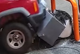 Autóval próbálták feltörni a bankautomatát az ügyefogyott tolvajok