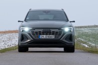 Magyar motortól gyorsabb az elektromos csúcs Audi 2