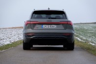 Magyar motortól gyorsabb az elektromos csúcs Audi 55