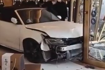 Teljesen begőzölt, Audival tört-zúzott a szállodában