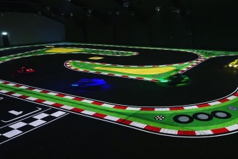 Videójátékkal vegyítik a gokartozást ezeken a pályákon