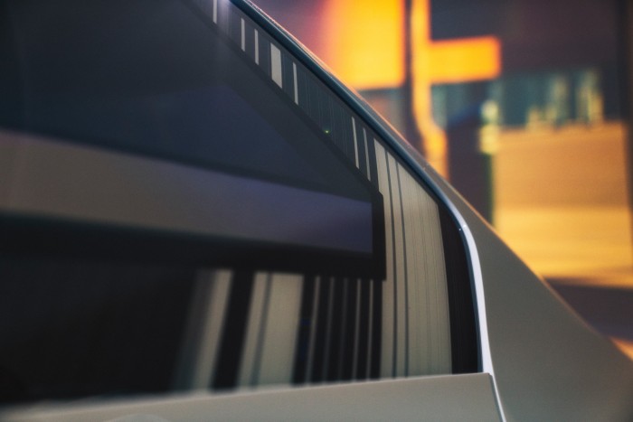 Beszól, pislog, nagyot vetít a legújabb BMW 14