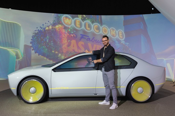 Beszól, pislog, nagyot vetít a legújabb BMW 10