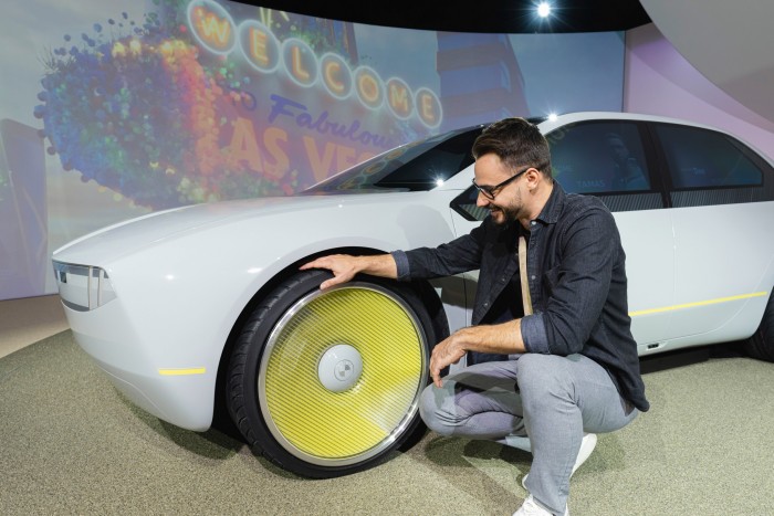 Beszól, pislog, nagyot vetít a legújabb BMW 18